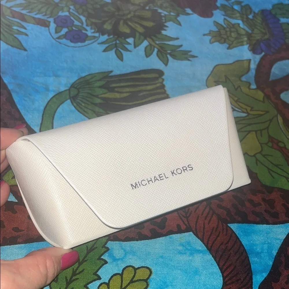 Michael Kors Ivory / White Sunglasses Case silver letters